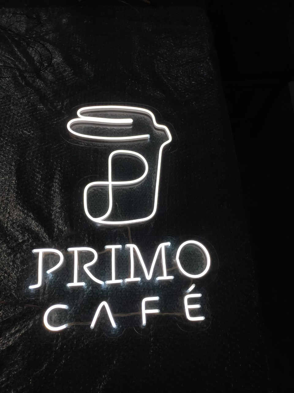 ไฟนีออน เฟค