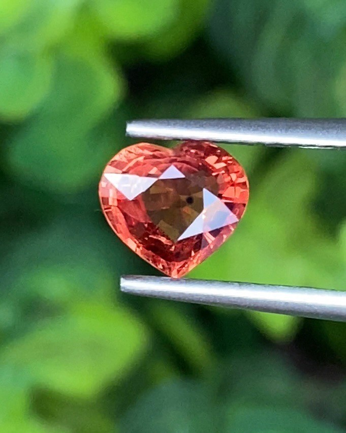 พลอย ออเรนจ์ แซฟไฟร์ Orange Sapphire สีส้ม 1.20 กะรัต (Cts.) พลอยแท้ อัญมณีมงคลประจําวันเกิด เครื่องประดับพลอย