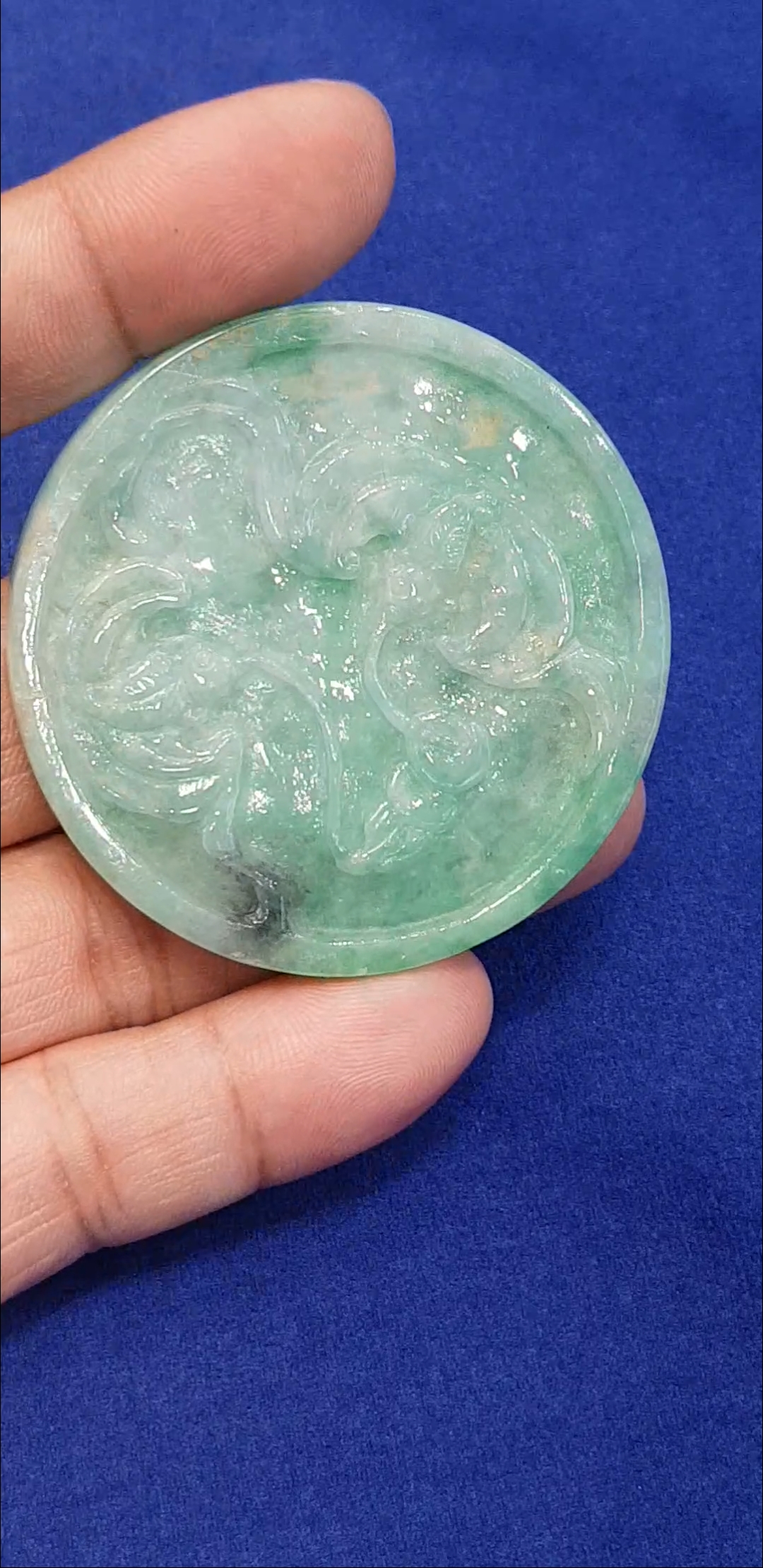 หยก พม่า แท้ Jade จี้หยก 3 สี แกะสลักรูปพญาเสือ (jadeite) ดิบ ไม่ผ่านการปรับปรุง (Type A) พม่า (Myanmar)