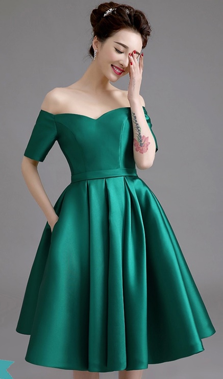 พร้อมส่ง ชุดราตรีสั้น ปาดไหล่ แขนสั้น ผ้าซาติน คอเว้า Sweet heart กระโปรงจับจีบ สวยหรู สีเขียว (เชือกผูกหลัง)