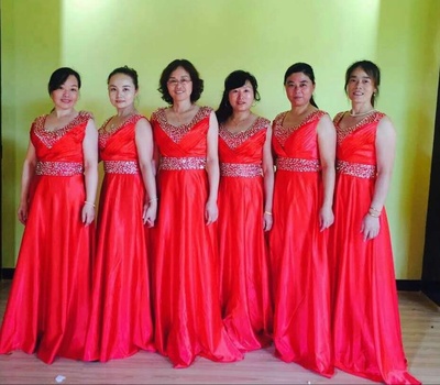 Pre-order ชุดราตรียาว แบบแขนสั้น ผ้าซาตินสวยสง่า อกจับจีบปักเลื่อมช่วงอก-เอว สีทอง (เชือกผูกหลัง)