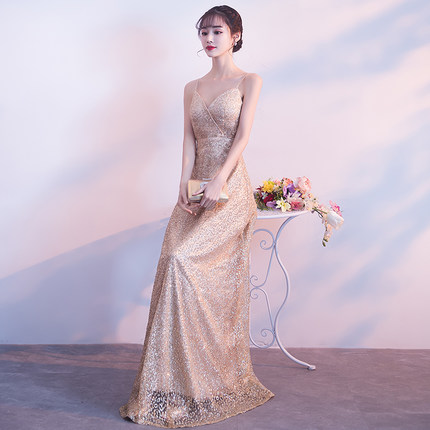 ชุดราตรียาวสายเดี่ยวสีทองแต่งกากเพชรสวยหรู (ซิปหลัง)