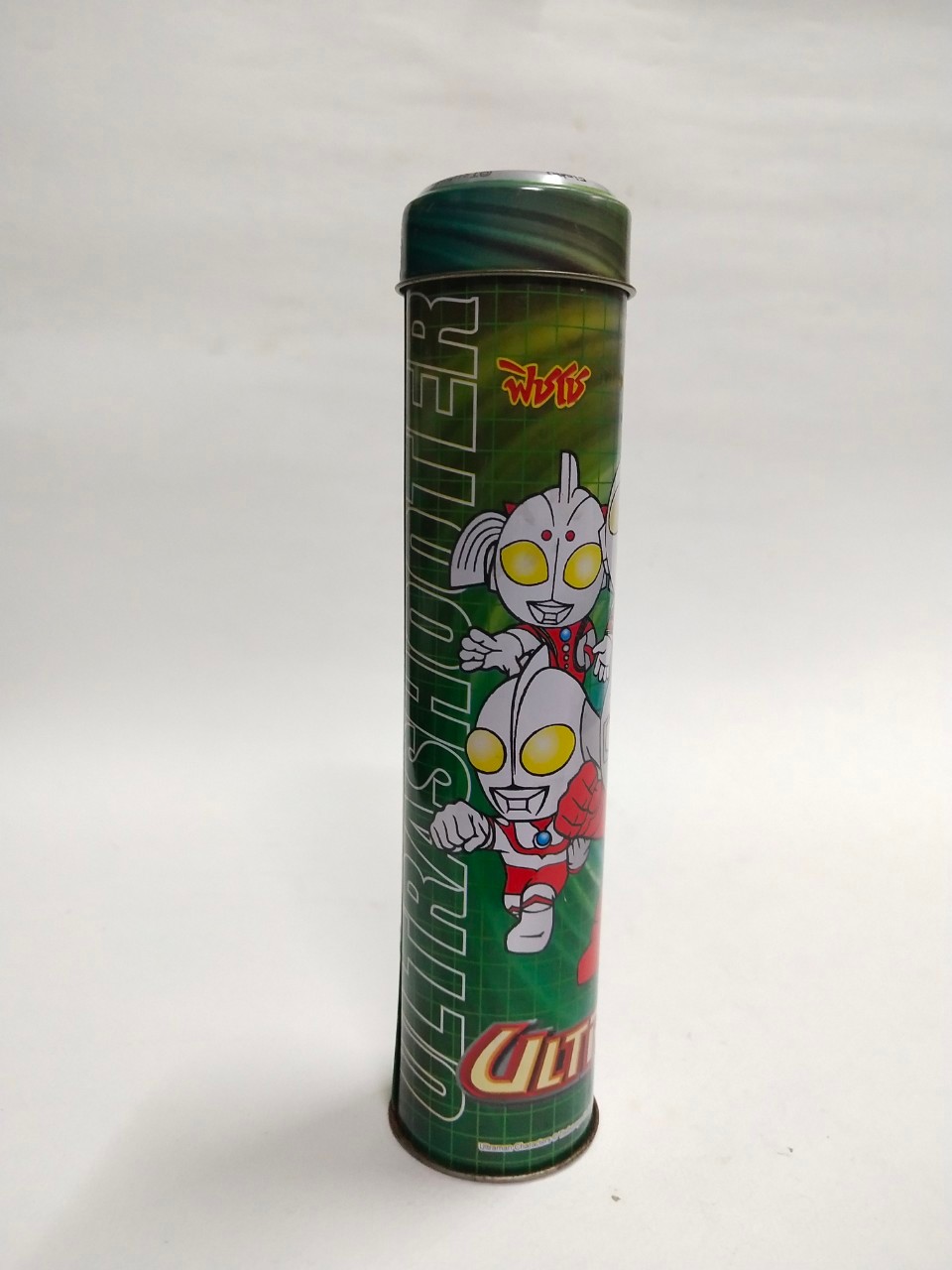 กล่องสังกะสีพิมพ์ลาย อุลตร้าแมนชูตเตอร์ จาก ปลาเส้นฟิชโช่ ขนาดตามรูป งานสะสมเก่าเก็บมือสองสภาพดี มีรอยบุบนิดหน่อย หายากแล้ว