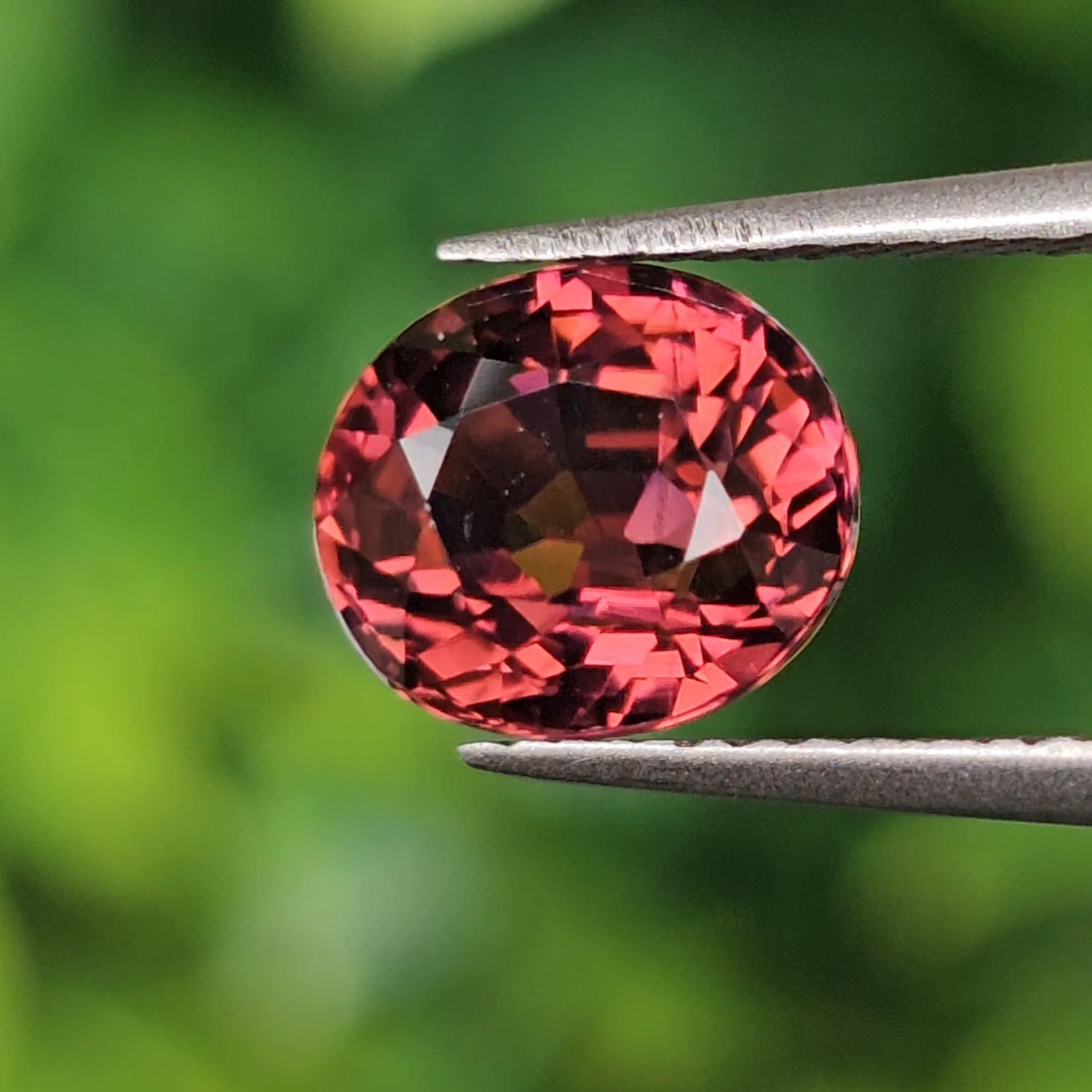 พลอย รูเบลไลต์ ทัวร์มาลีน Rubelite Tourmaline 1.52 กะรัต (Cts.) พลอยแท้ อัญมณีมงคลประจําวันเกิด เครื่องประดับพลอย