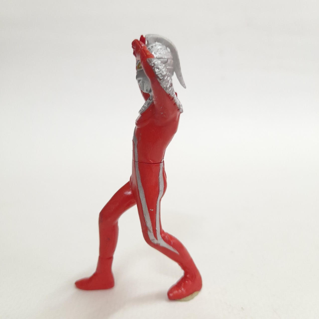 กาชาปอง อุลตร้าเซเว่น ท่าปล่อยลำแสง เอเมเรี่ยม ขนาดตามรูป มือสองของครบสภาพดี ไม่มีฐานน้ำแข็ง