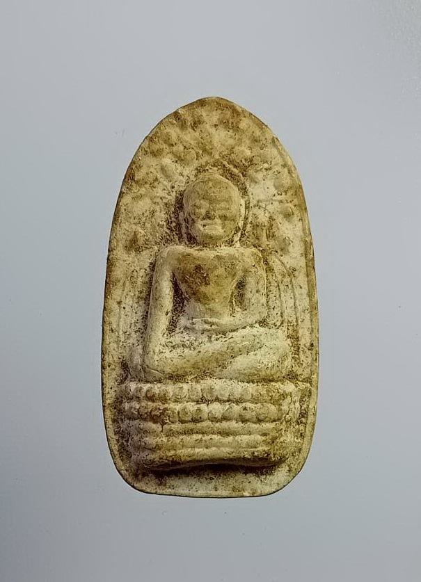 ผ1756 พระคง เนื้อผง ไม่ทราบที่ครับ