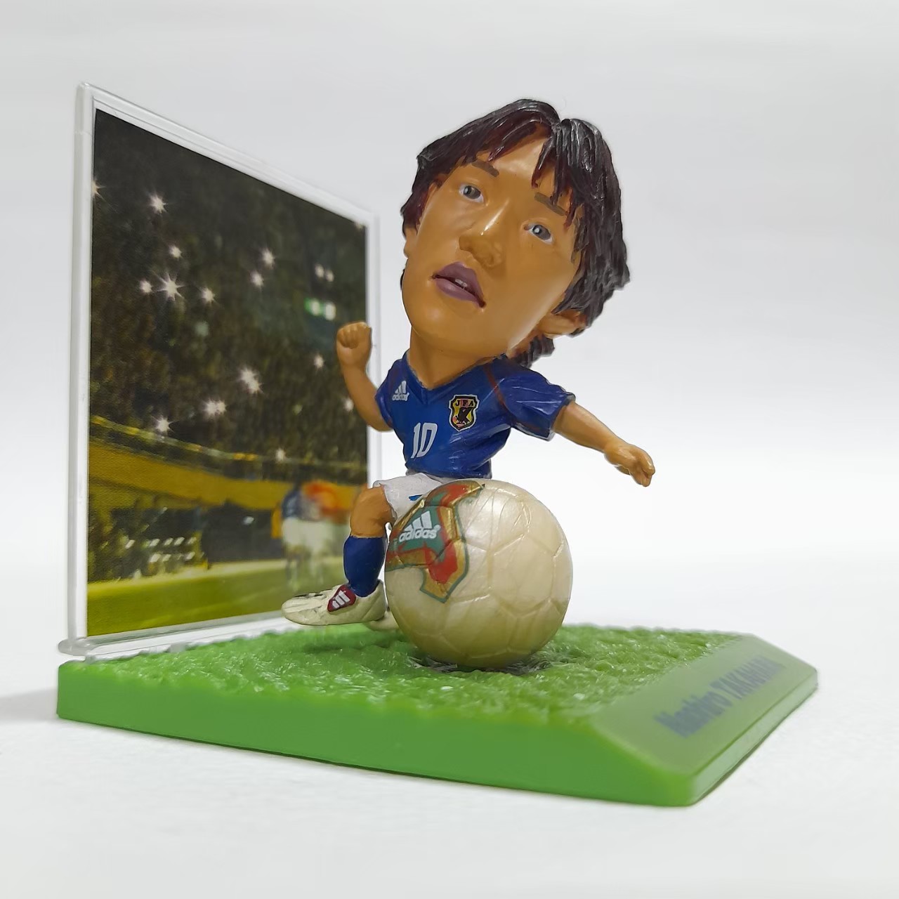 ฟิกเกอร์ นักบอล ทีมญี่ปุ่น Naohiro Takahara ขนาดตามรูป มีฐาน มีฉาก มือสอง สภาพดีมีรอยบ้าง