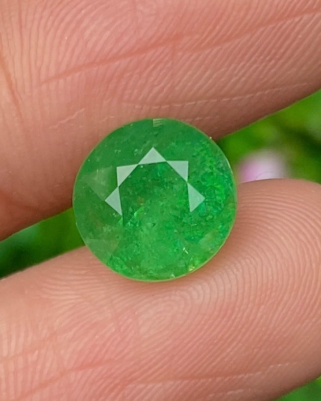 พลอย ซาโวไรท์ Tsavorite Garnet 5.59 กะรัต (Cts.) ดิบ Unheated พลอยแท้ อัญมณีมงคลประจําวันเกิด เครื่องประดับพลอย
