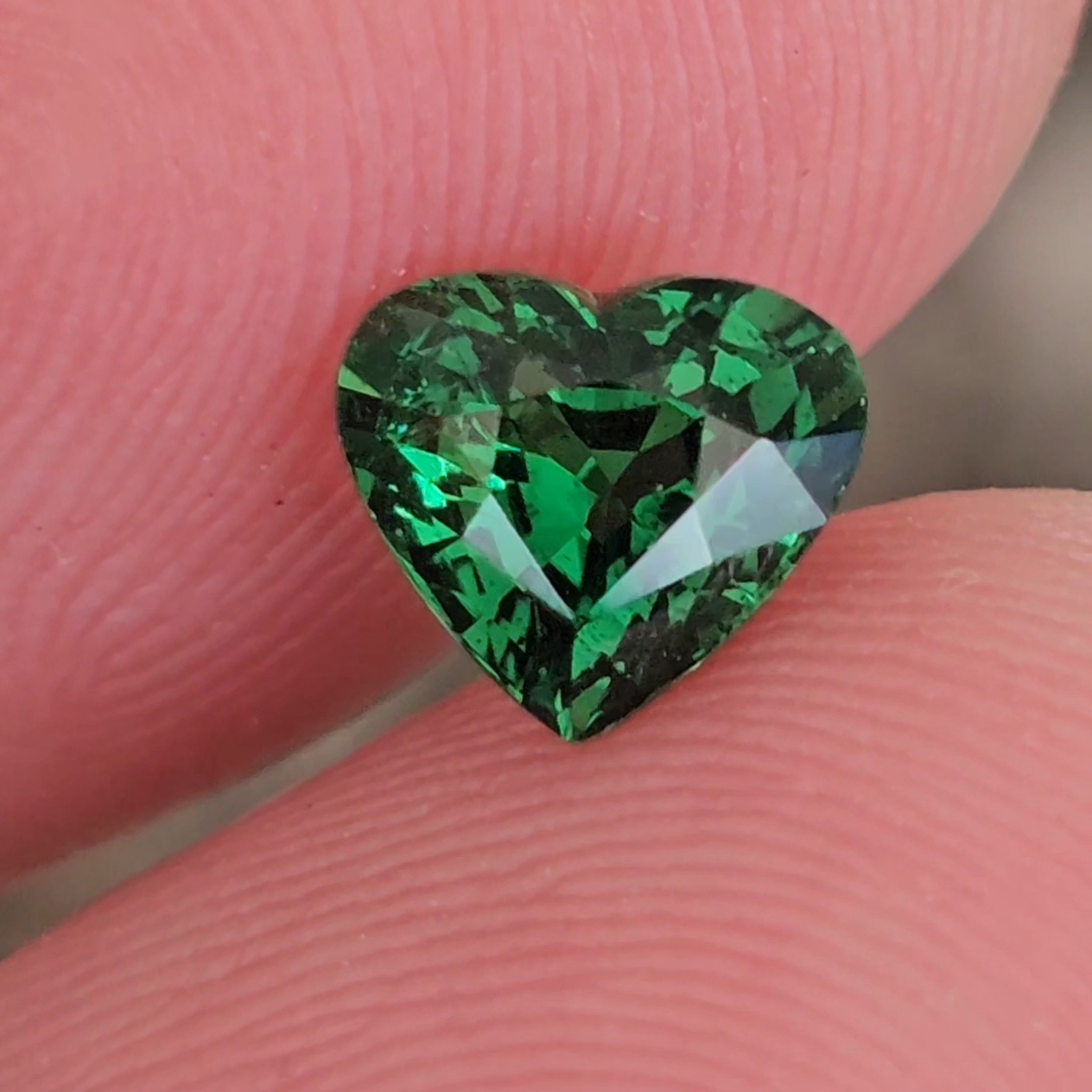พลอย ซาโวไรท์ Tsavorite Garnet 1.11 กะรัต (Cts.) ดิบ Unheated พร้อมใบเซอร์ อัญมณีมงคลประจําวันเกิด เครื่องประดับพลอย