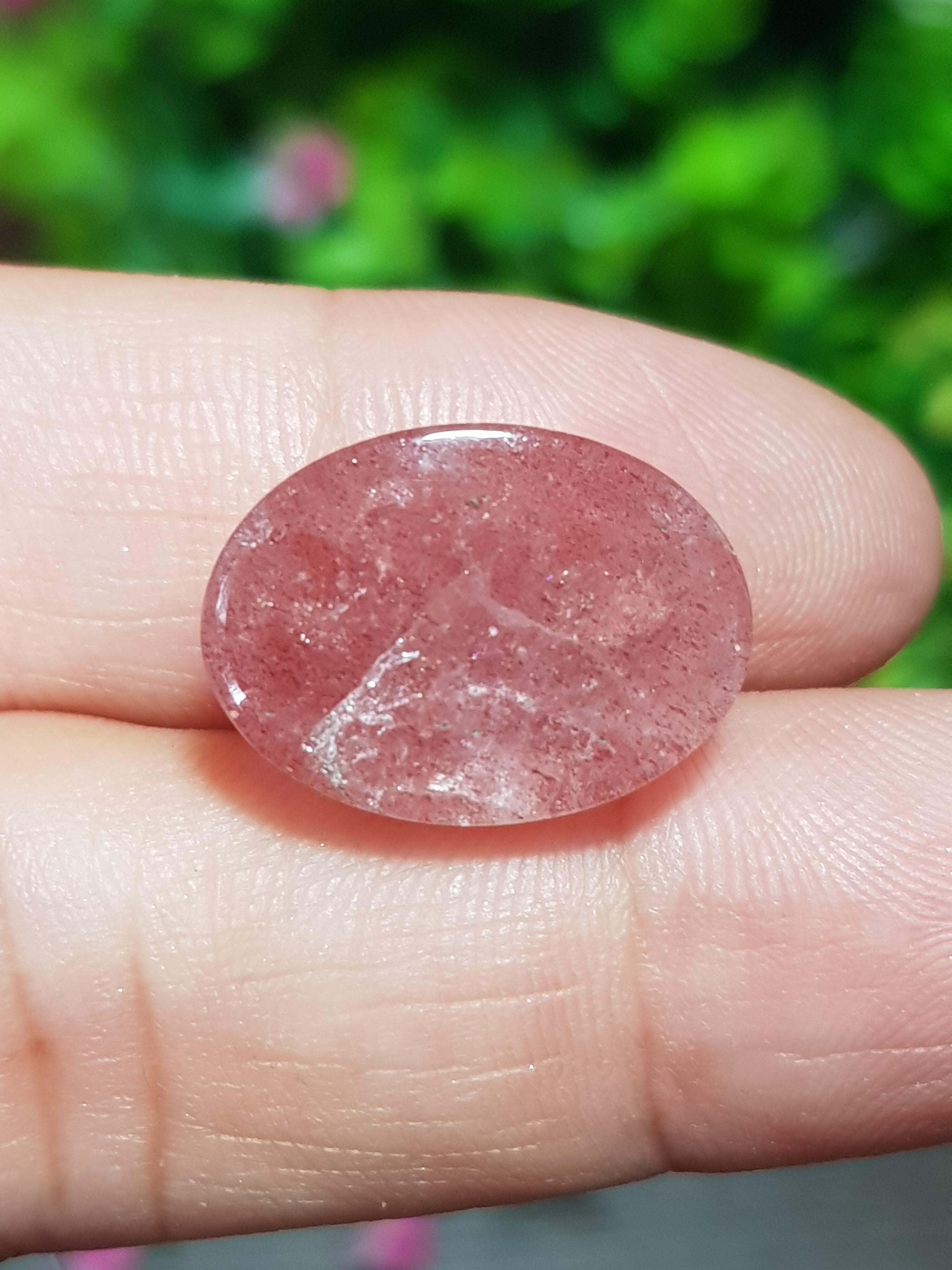 พลอย สตอเบอรี่ ควอตซ์ Strawberry Quartz 16.80 กะรัต (Cts.) พลอยแท้ อัญมณีมงคลประจําวันเกิด เครื่องประดับพลอย