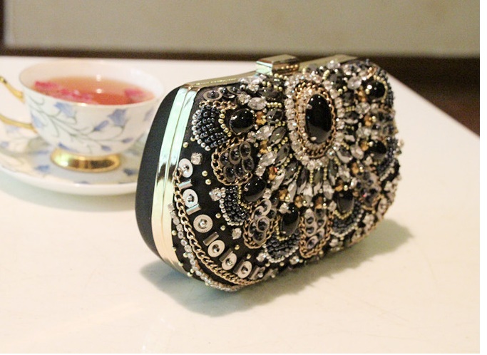 พร้อมส่ง Evening Clutch กระเป๋าออกงาน สีดำ แต่งเลื่อม และมุก สุดหรู พร้อมสายโซ่สะพายสั้น/ยาว สำเนา