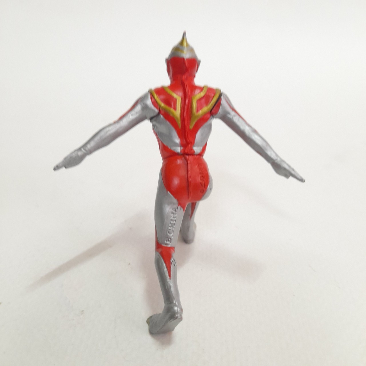 กาชาปองอุลตร้าแมนไกอา ท่าปล่อยแสง ขนาดตามรูป มือสองของครบสภาพดี ไม่มีฐานน้ำแข็ง