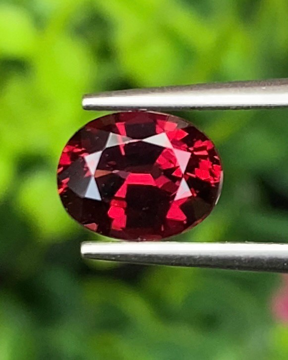พลอย โรโดไลต์ กาเน็ท Rhodolite Garnet 2.00 กะรัต Cts.พลอยแท้ อัญมณีมงคลประจําวันเกิด เครื่องประดับพลอย
