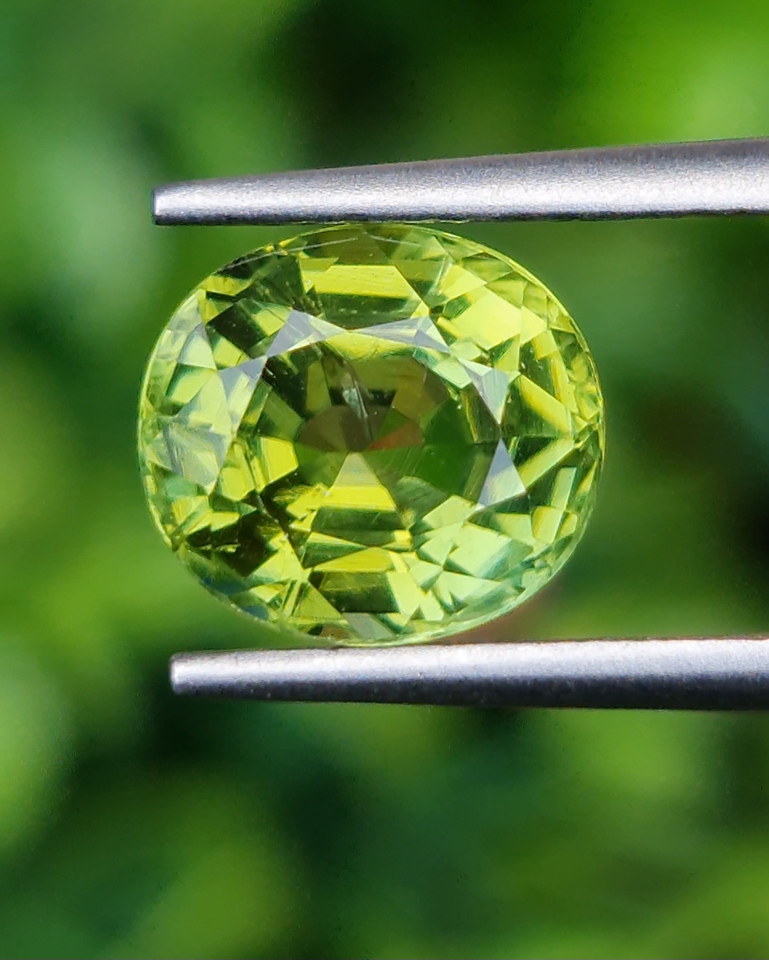 พลอย กรีน ทัวร์มารีน (Green Tourmaline) 2.68 กะรัต (Cts.) อัญมณีมงคลประจําวันเกิด เครื่องประดับพลอย