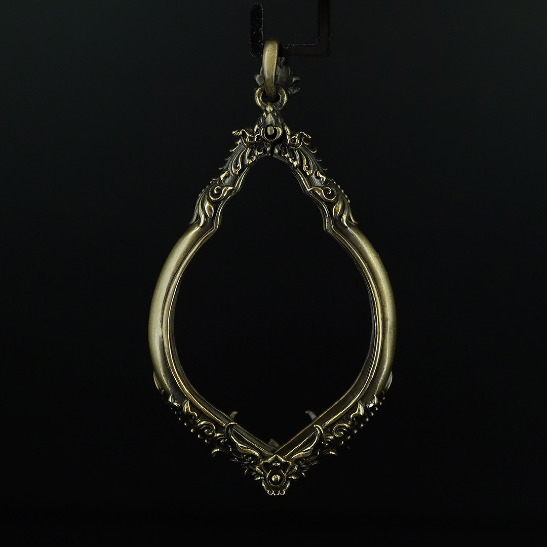 (แบบที่9.2) กรอบเนื้อบรอนซ์นอกชุบซาติน สำหรับองค์พระขนาด ความสูง 4.2 เซนติเมตร ความกว้าง 3 เซนติเมตร