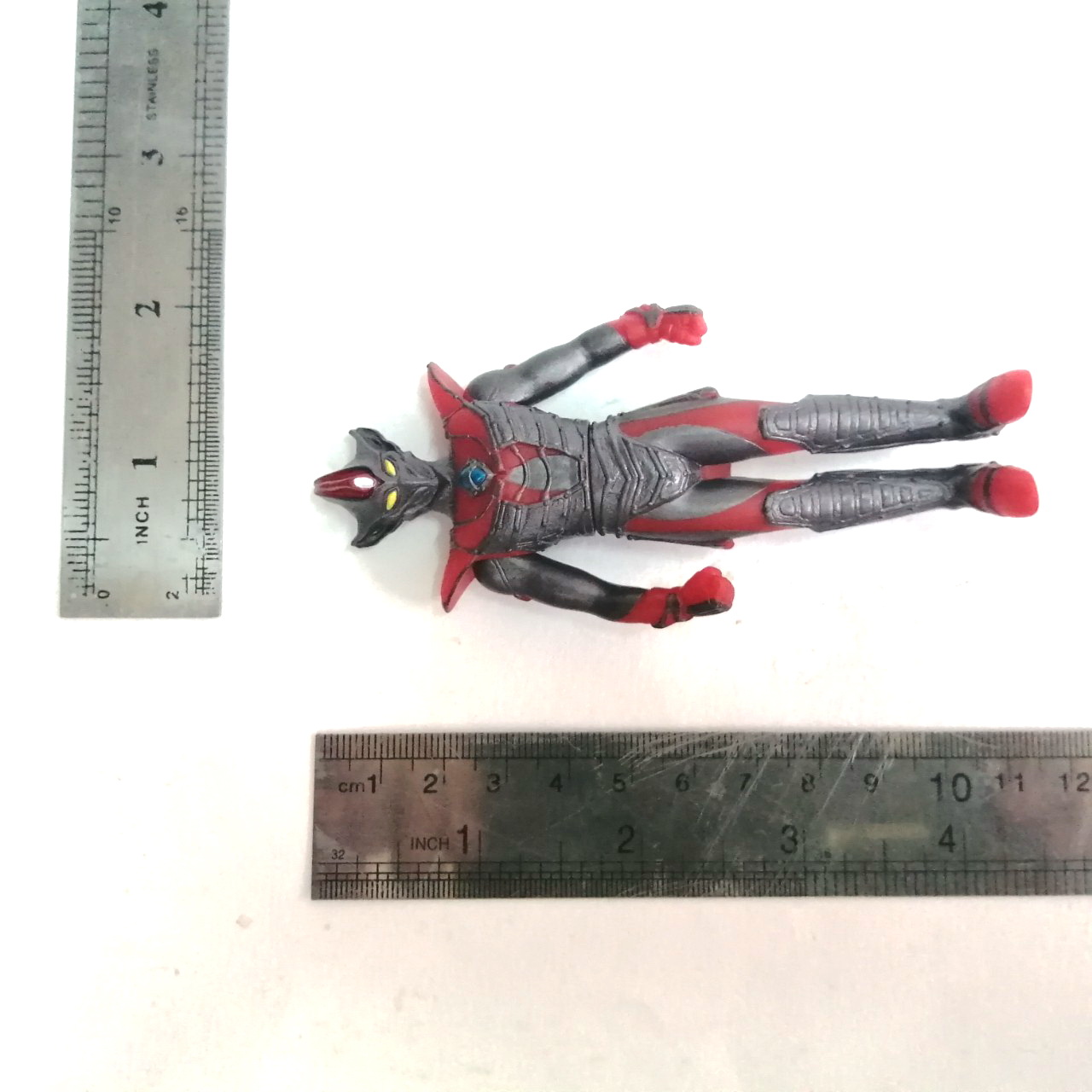 ซอฟ 4 นิ้ว ขนาดตามรูป ดาเรม ( 1ใน 3 ตัวร้ายในอุลตร้าแมน ทีก้า ภาค ไฟนอล โอดีสซี) สภาพดี มีรอยบ้าง