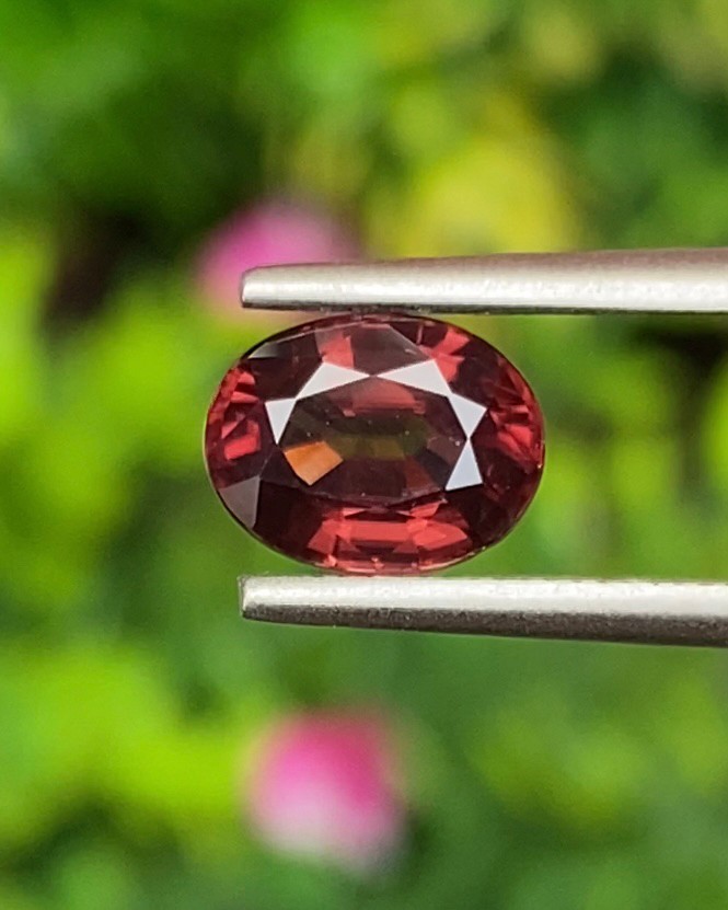 พลอย เพทาย Natural Zircon 1.94 กะรัต (Cts.) พลอยแท้ อัญมณีมงคลประจําวันเกิด เครื่องประดับพลอย