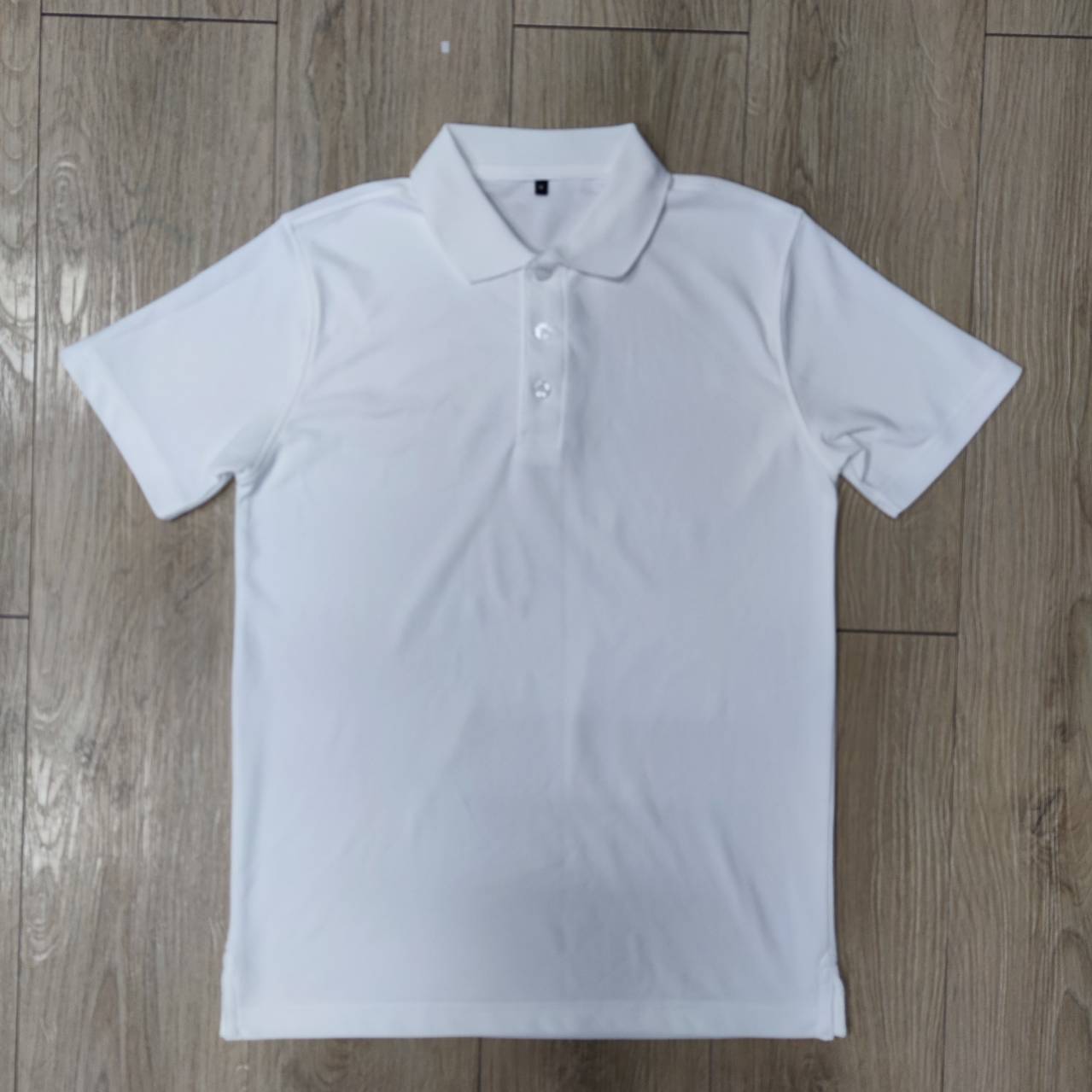 เสื้อยืดผลิตจากขวดพลาสติก 20 ขวด สีขาว