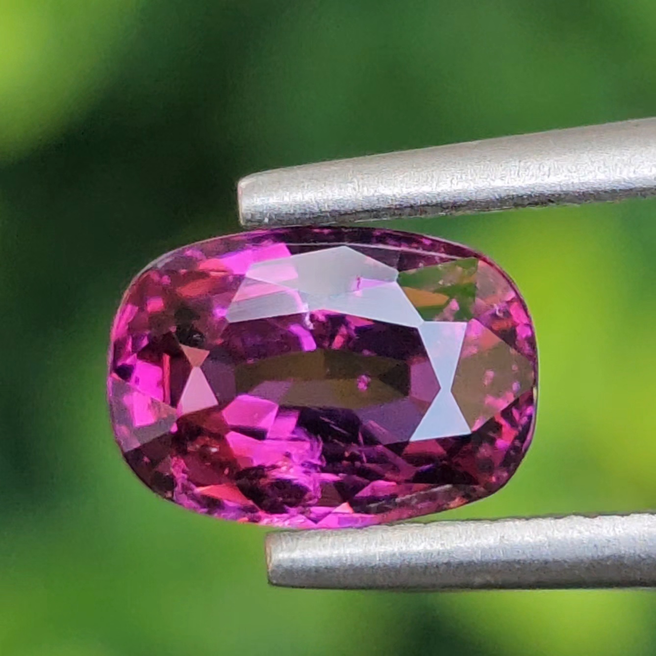 พลอย อุมบาไลต์ การ์เน็ต Umbalite Garnet 1.43 กะรัต (Cts.) ดิบ Unheated ลอยแท้ อัญมณีมงคลประจําวันเกิด เครื่องประดับพลอย