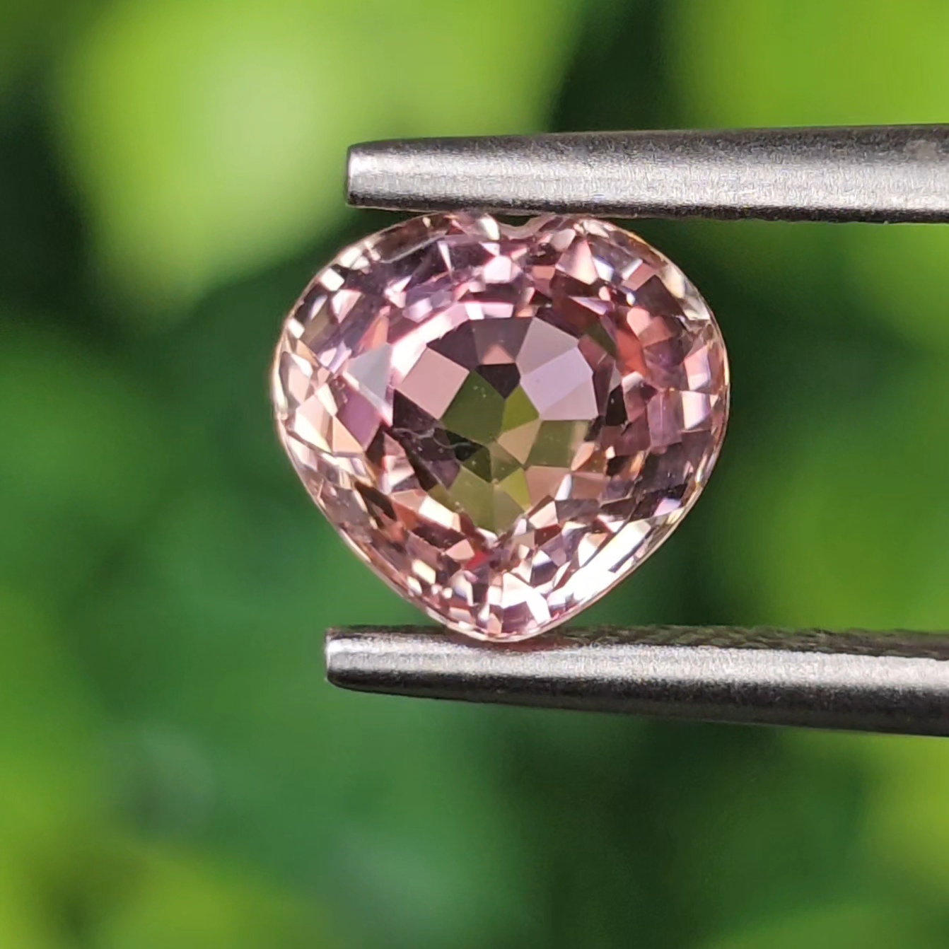 พลอย ชมพู ทัวร์มารีน ( Pink Tourmaline) 1.52 กะรัต (Cts.) อัญมณีมงคลประจําวันเกิด เครื่องประดับพลอย