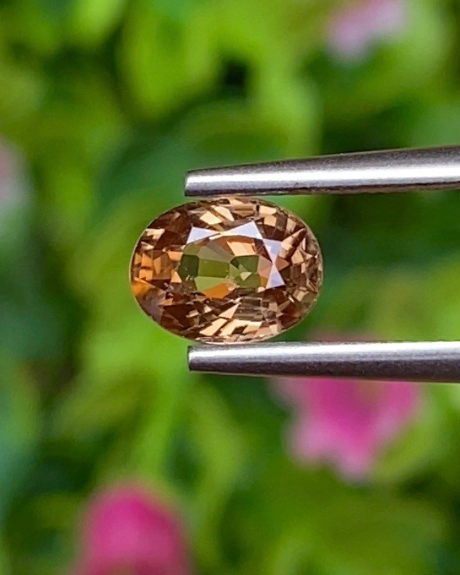 พลอย เพทาย (Zircon) 1.20 กะรัต (Cts.) พลอยแท้ อัญมณีมงคลประจําวันเกิด เครื่องประดับพลอย