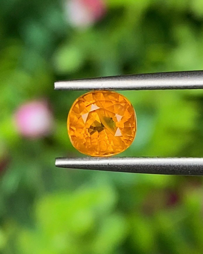 พลอย บุษราคัม yellow sapphire 1.11 กะรัต (Cts.) พลอยแท้ อัญมณีมงคลประจําวันเกิด เครื่องประดับพลอย