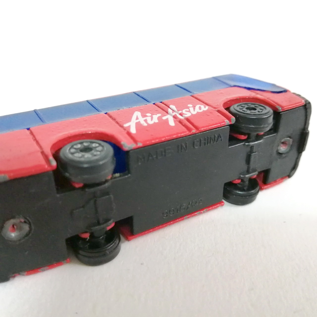 รถบัสเหล็ก แอร์เอเชีย กับ โปเกมอนแคแรคเตอร์ ของเก่าเก็บขายตามสภาพ ขายคู่2คัน