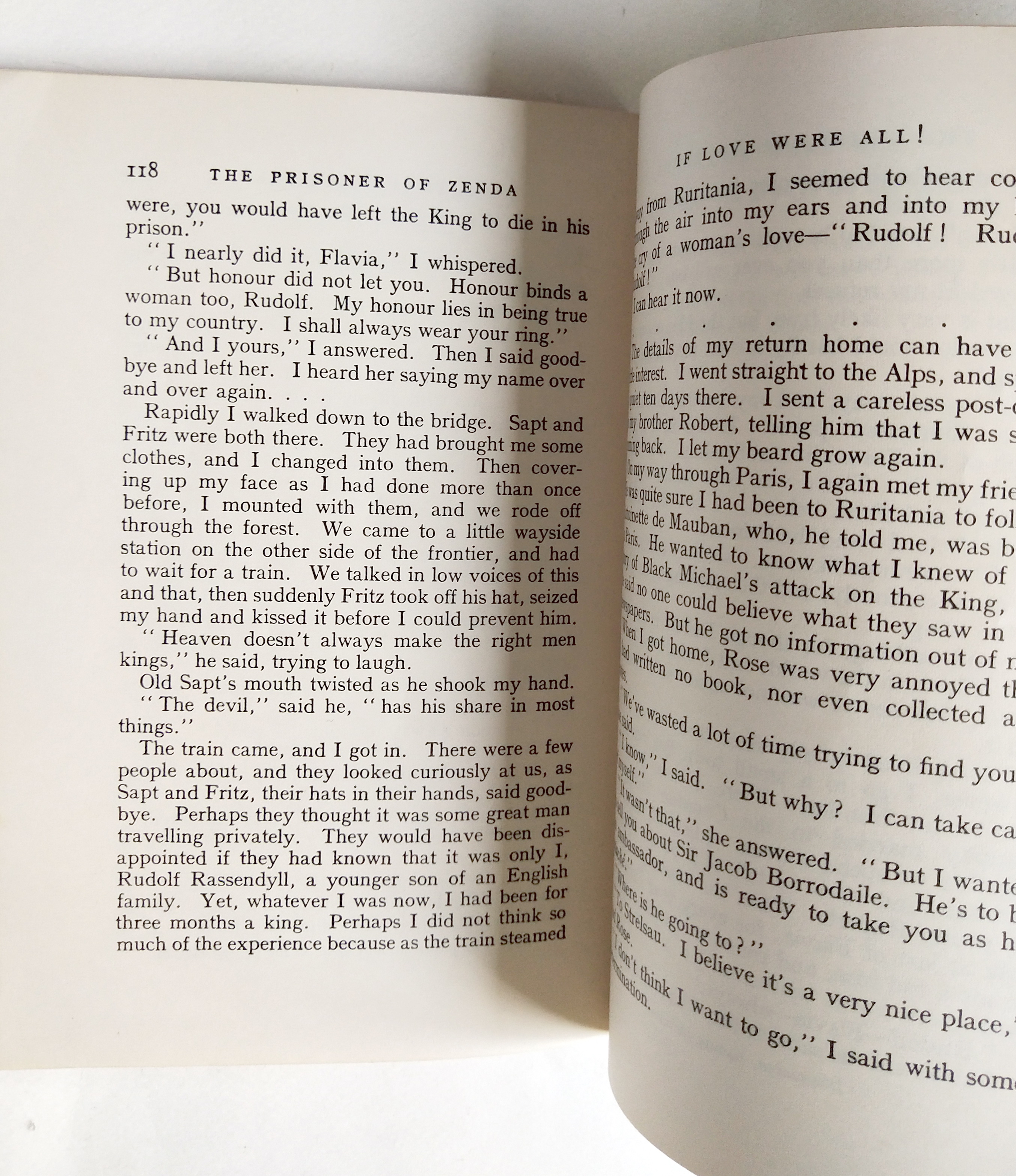 หนังสือเรียนเก่าอ่านนอกเวลา THE PRISONER OF ZENDA โดย ANTHONY HOPE ,SIMPLIFY BY GEORGE F. WEAR ,ILLUSTRATED BY JOHN NICOLSON พิมพ์ครั้งที่2 เมษายน 1967