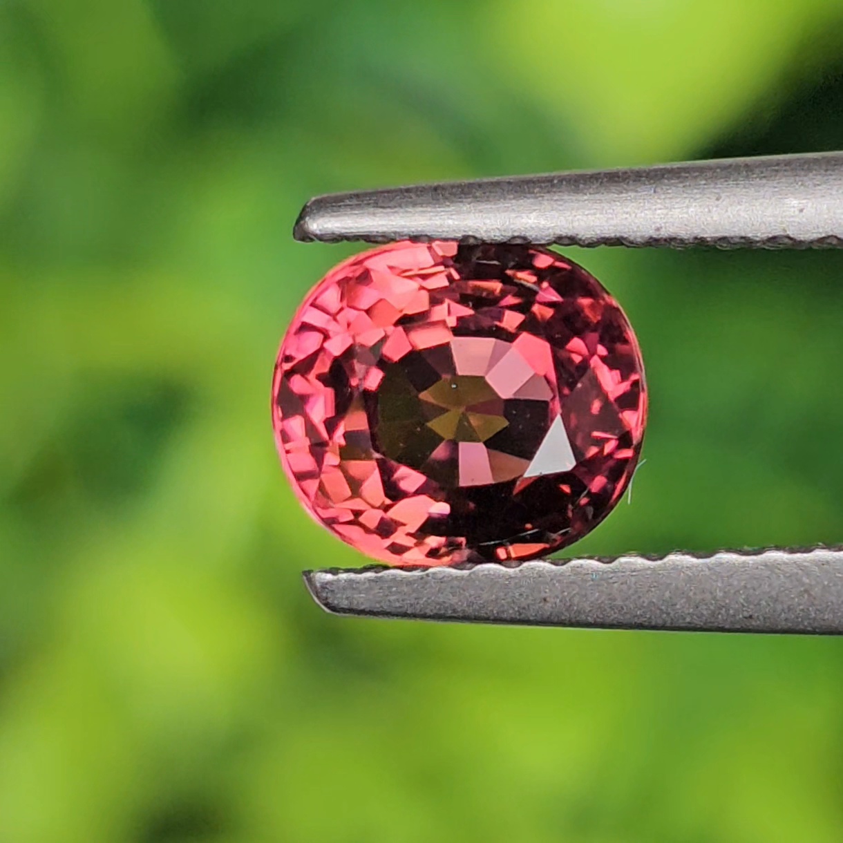 พลอย รูเบลไลต์ ทัวร์มาลีน Rubellite Tourmaline 1.50 กะรัต (Cts.) พลอยแท้ อัญมณีมงคลประจําวันเกิด เครื่องประดับพลอย