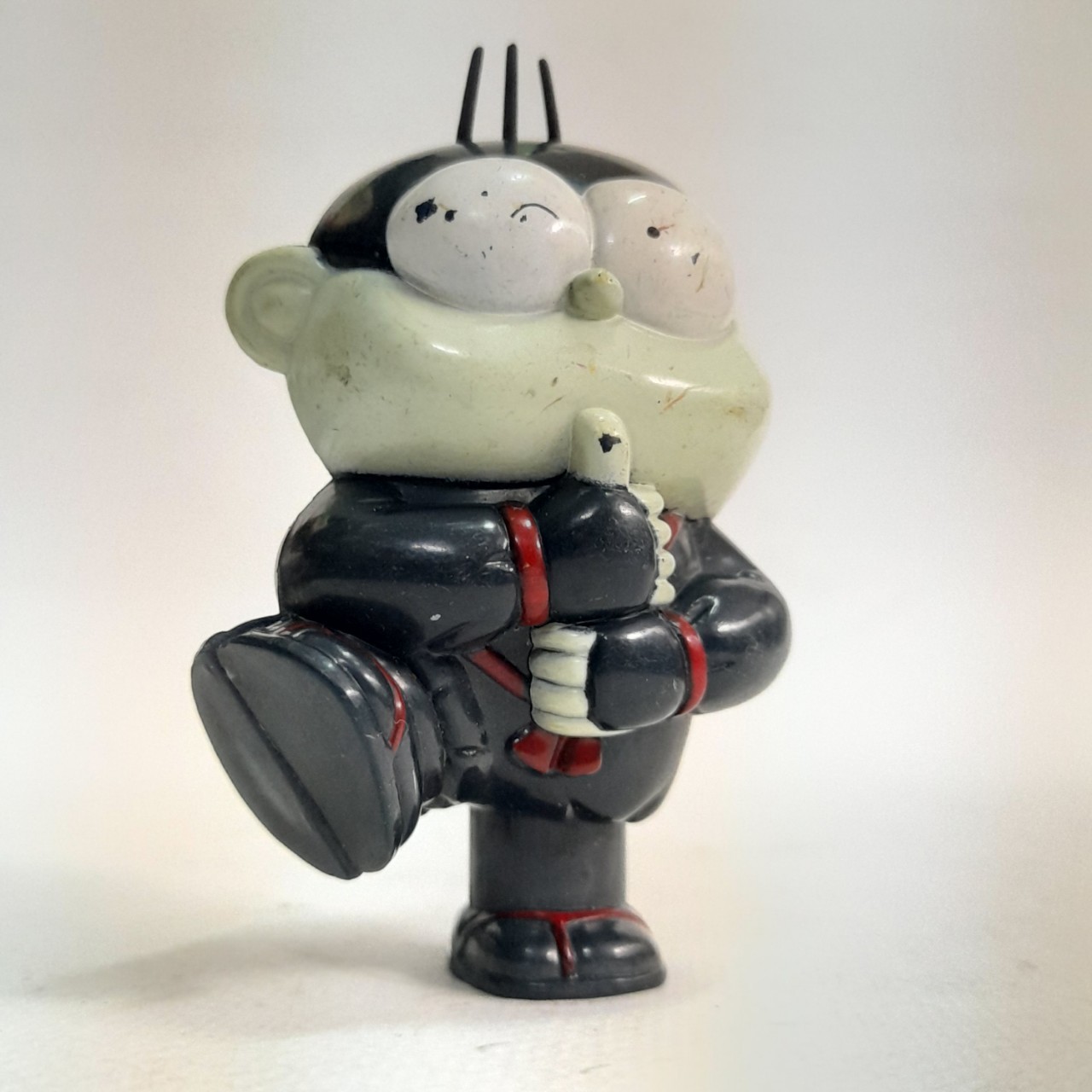 ฟิกเกอร์ พลาสติก**มีตำหนิตามภาพ ปังปอนด์ พรีเมี่ยม 7- 11 ในอดีต ชุดปังปอนด์นินจา(ตัวที่1) มือสอง ตัวกดไม่ได้เช็คสภาพ