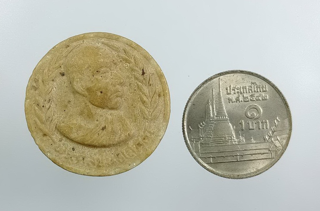 ผ3744 พระผงจันทร์ลอย พระศีลขันธ์โสภณ หลวงพ่อสนิท วัดศีลขันธาราม จ.อ่างทอง ปี2513