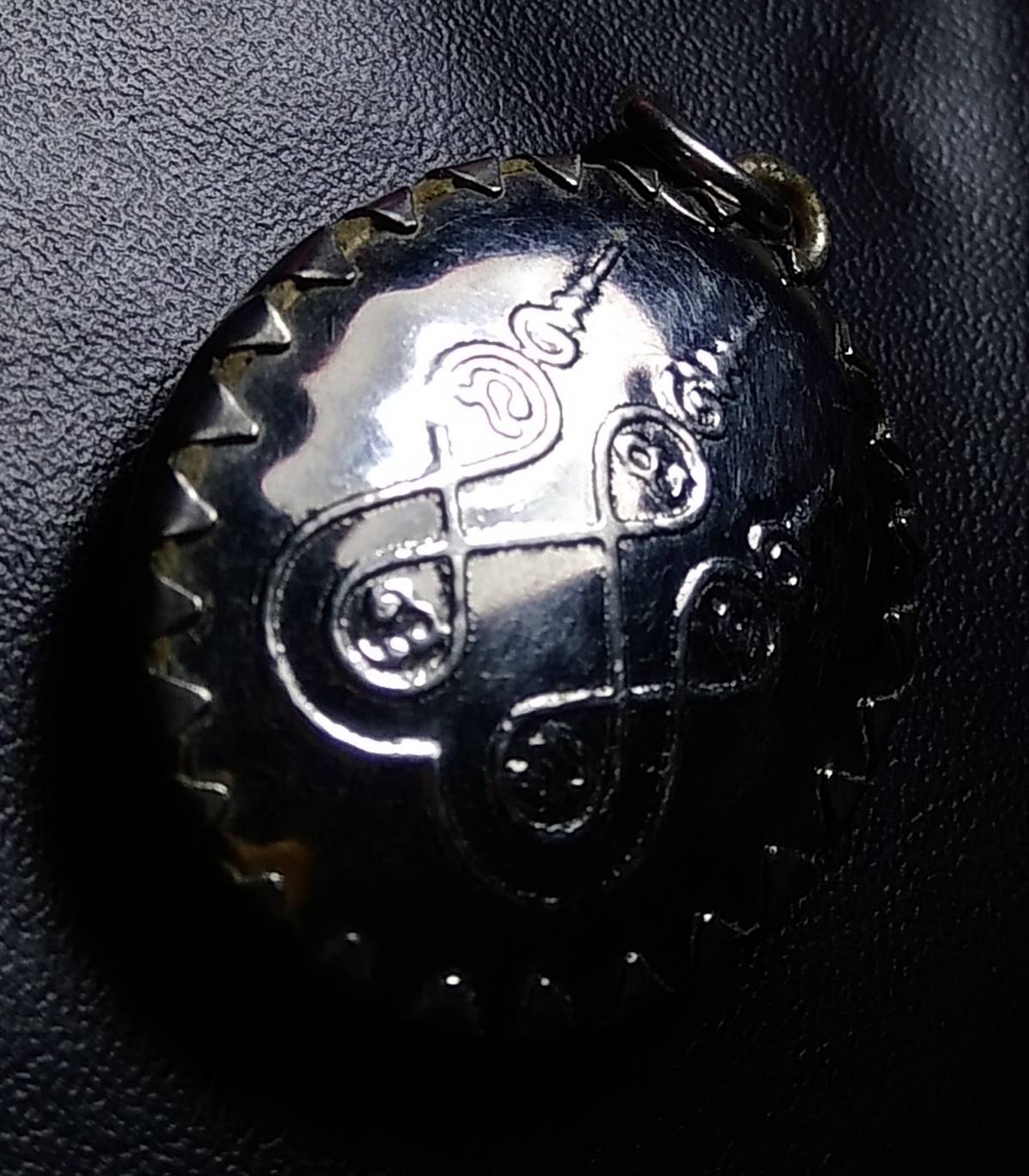 P022 ล็อกเก็ต ร.5 หลังยันต์ห้า