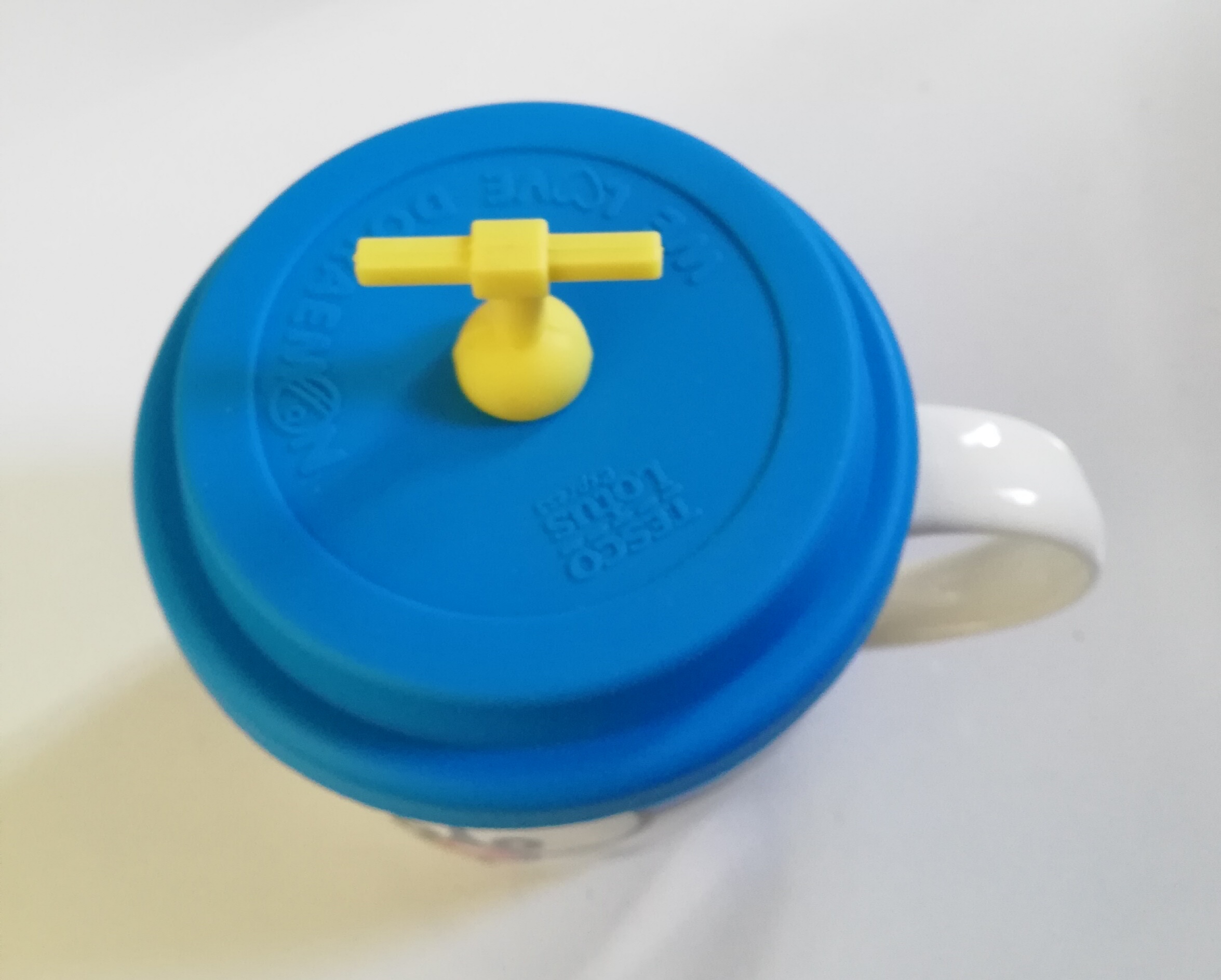 แก้วน้ำเซรามิก "แก้วโดราเอม่อน พรเอมฝายางสีน้ำเงิน มีใบพัดเหลือง" ของสะสมจากเทสโก้ โลตัส,Ceramic glass, Doraemon collection Doraemon collectible glass from Tesco Lotus