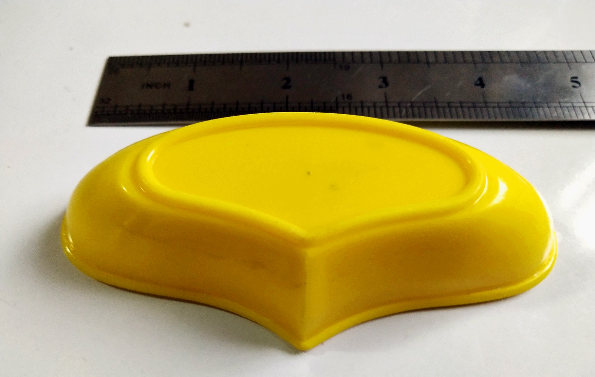 ของสะสม ถ้วยน้ำจิ้ม ของแถมพรีเมี่ยมจาก ซอสชูรส แม้กกี้ ถ้วยเป็ยรูปโลโก้ของแมกกี้ เก่าเก็บตามสภาพ ของสะสมหายากแล้ว