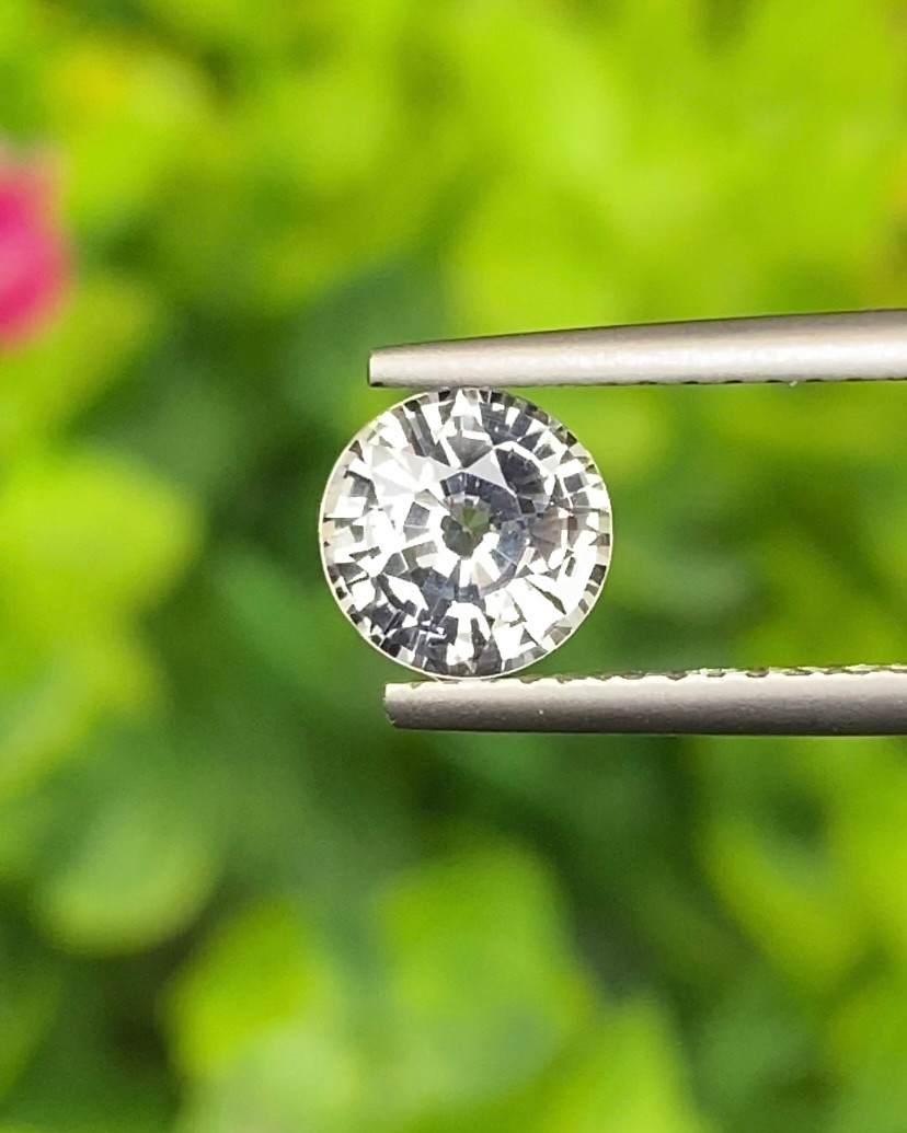 พลอย ไวท์ แซฟไฟร์ (White/Colorless Sapphire) 1.21 กะรัต Cts. ดิบ Unheated พร้อมใบเซอร์ (พลอยฝากขาย) พลอยแท้ อัญมณีมงคลประจําวันเกิด เครื่องประดับพลอย