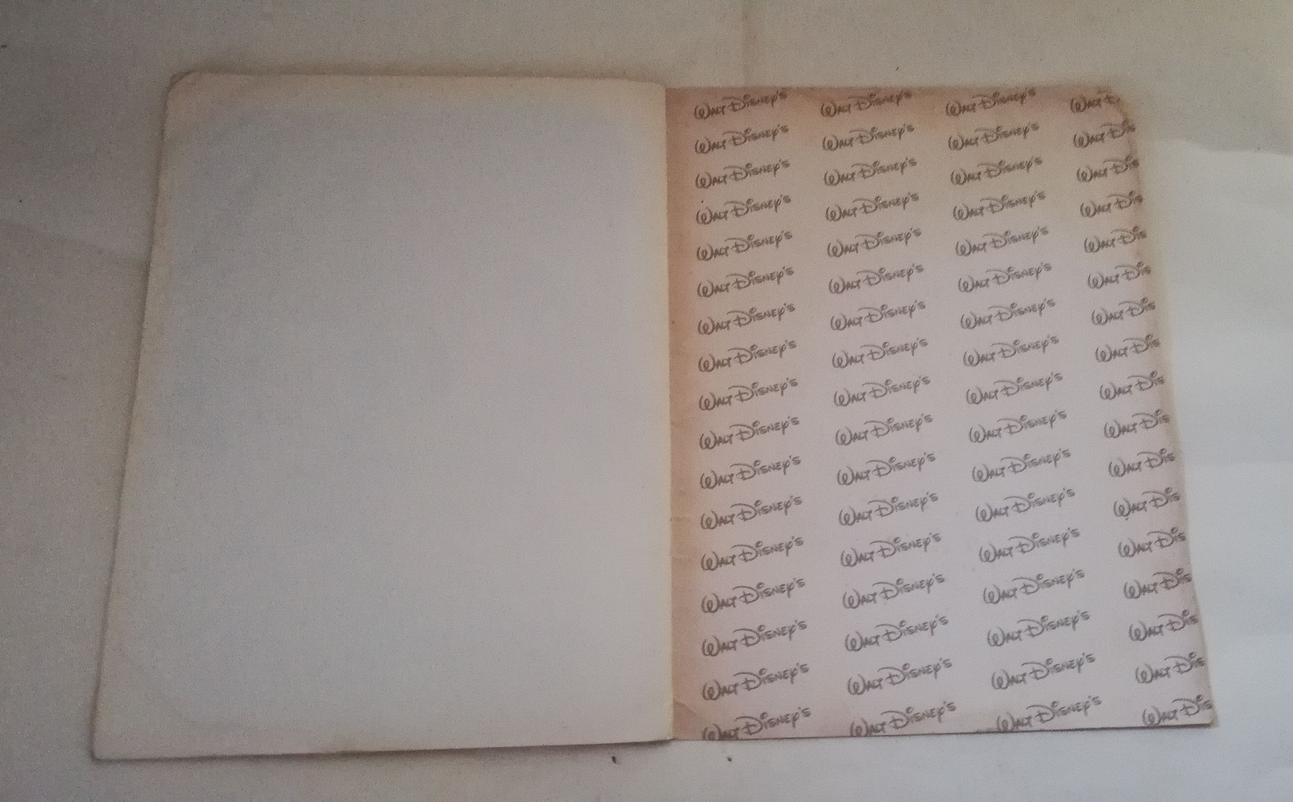 หนังสือเนิทานก่ามีตำหนิ ปกรอยยับ ด้านในมีรอยบ้าง, หน้า7 มีรอยพับ, โปรดดูทุกภาพ, walt disney Classic Snow white and The Seven dwarfs, สโนว์ไวท์กับคนแคระทั้งเจ็ด แปลและเรียบเรียงโดย ข้าวฟ่าง ปีที่พิมพ์ 1996