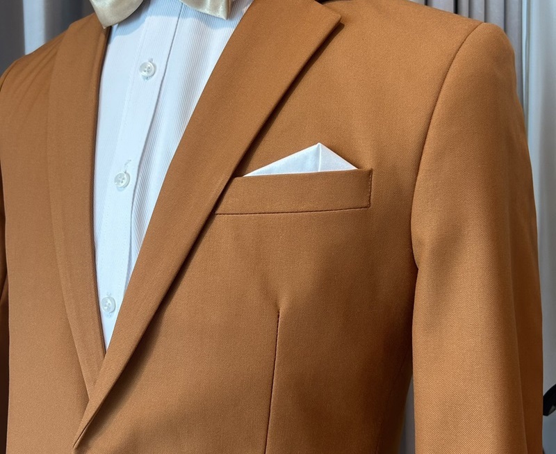เช่า ชุดสูทชาย สีน้ำตาล คาราเมล รุ่นคลาสสิค (ไม่มีเสื้อกั๊ก)