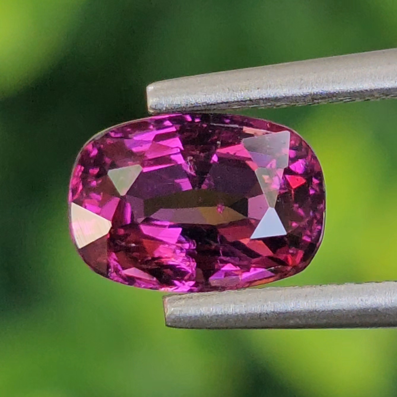 พลอย อุมบาไลต์ การ์เน็ต Umbalite Garnet 1.43 กะรัต (Cts.) ดิบ Unheated ลอยแท้ อัญมณีมงคลประจําวันเกิด เครื่องประดับพลอย