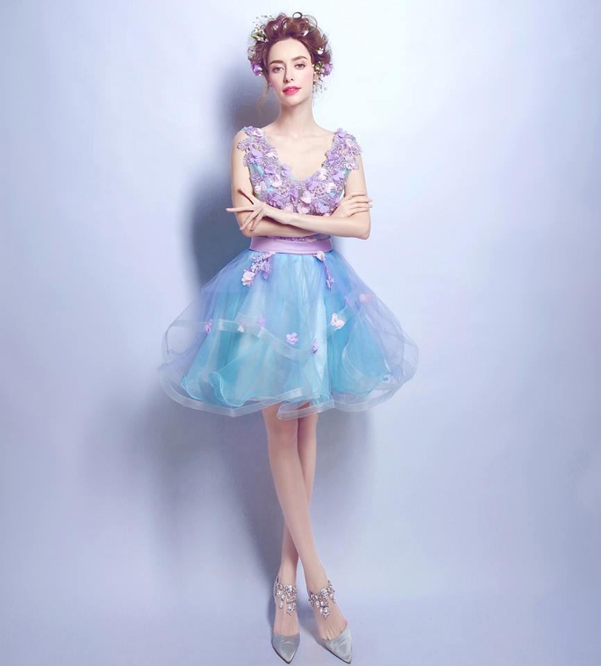 Pre-order ชุดแฟนซี ชุดราตรีสั้น แขนกุด คอวี แต่งดอกไม้ เชือกผูกหลัง