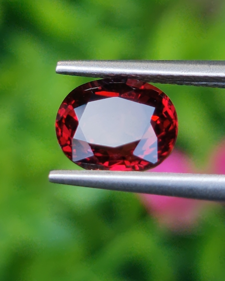 พลอย โรโดไลต์ กาเน็ท Rhodolite Garnet 2.44 กะรัต Cts.พลอยแท้ อัญมณีมงคลประจําวันเกิด เครื่องประดับพลอย