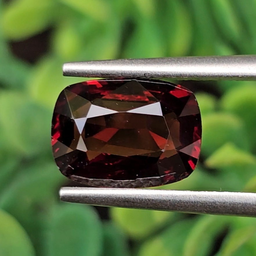 พลอย สปิเนล (Spinel) 1.74 กะรัต (Cts.) ดิบ (Unheated) พลอยแท้ อัญมณีมงคลประจําวันเกิด เครื่องประดับพลอย