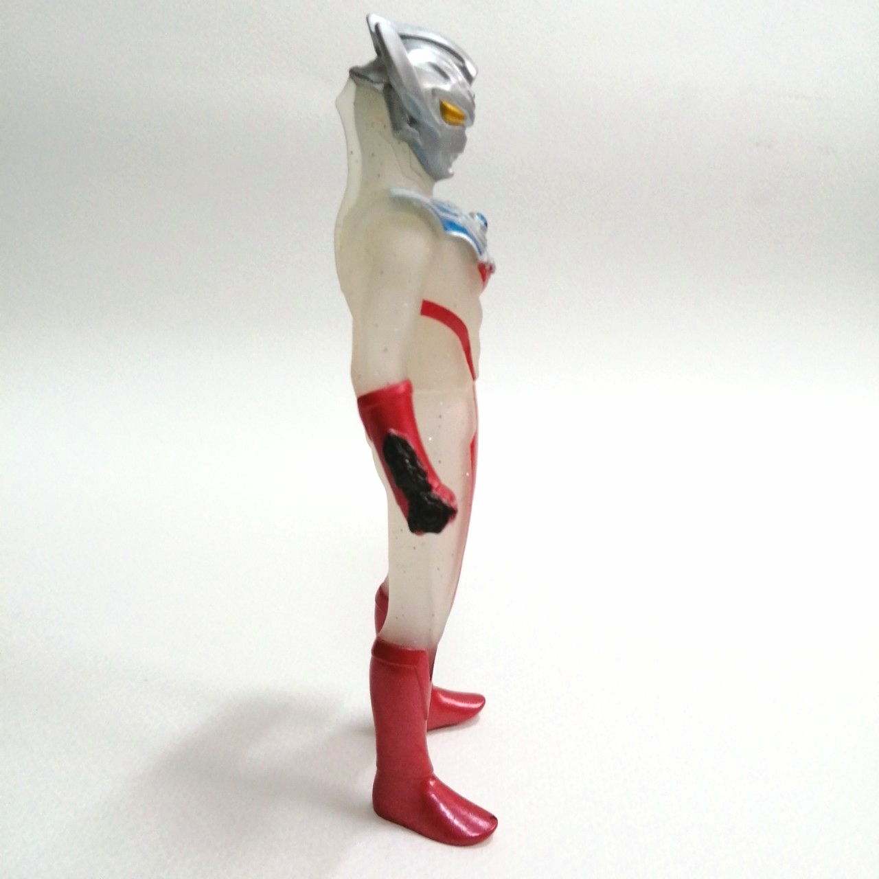 ซอฟ 5.5 นิ้ว ตัวพิเศษ อุลตร้าแมนไทกะ สีขาวใสใส่กากเพชรทำสีเฉพาะจุด สภาพดีมีรอยบ้าง