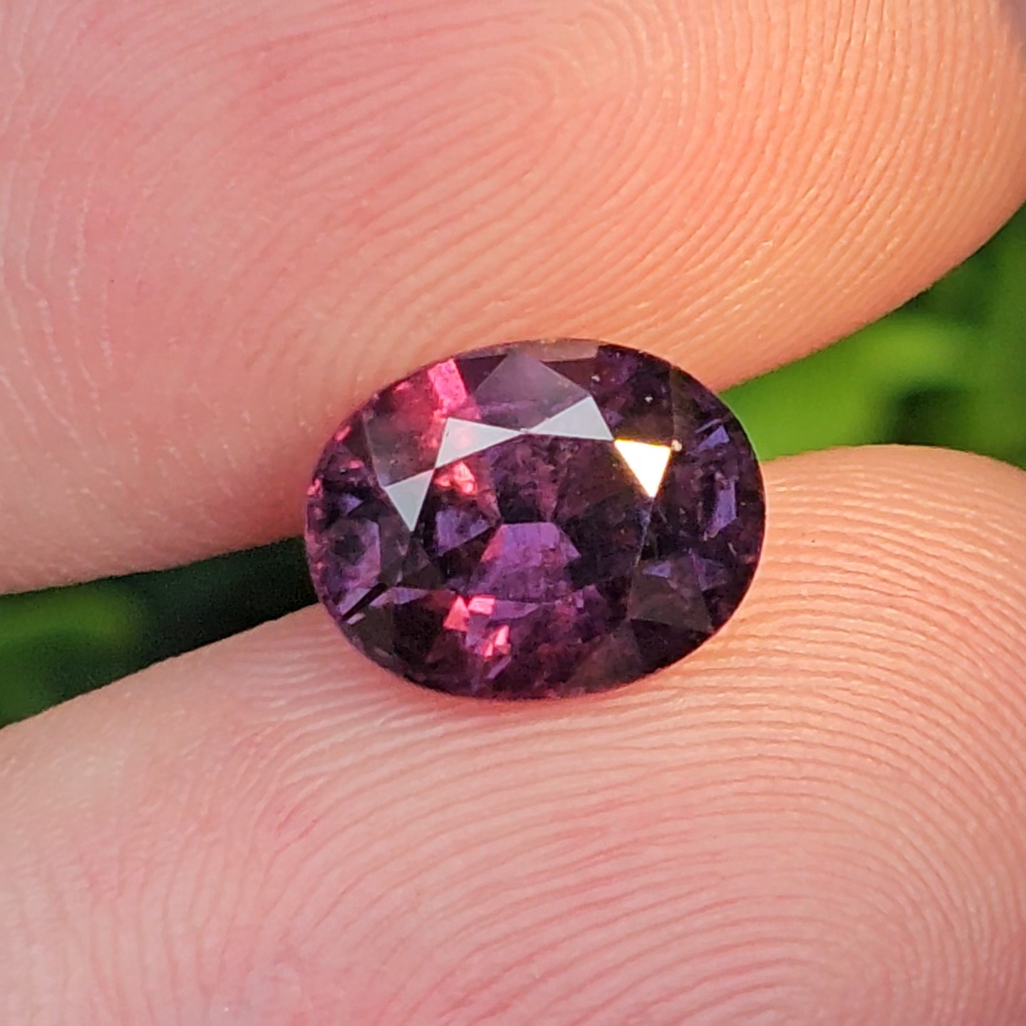 พลอย คัลเลอร์เชนจ์ แซฟไฟร์ Color Change Sapphire 3.40 กะรัต (Cts.) พลอยแท้ อัญมณีมงคลประจําวันเกิด เครื่องประดับพลอย