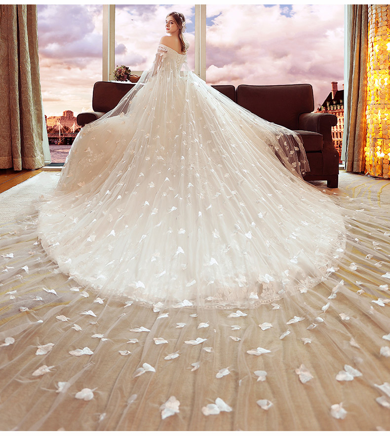 ชุดแต่งงาน ไหล่ปาด หางยาว เชือกผูกหลัง