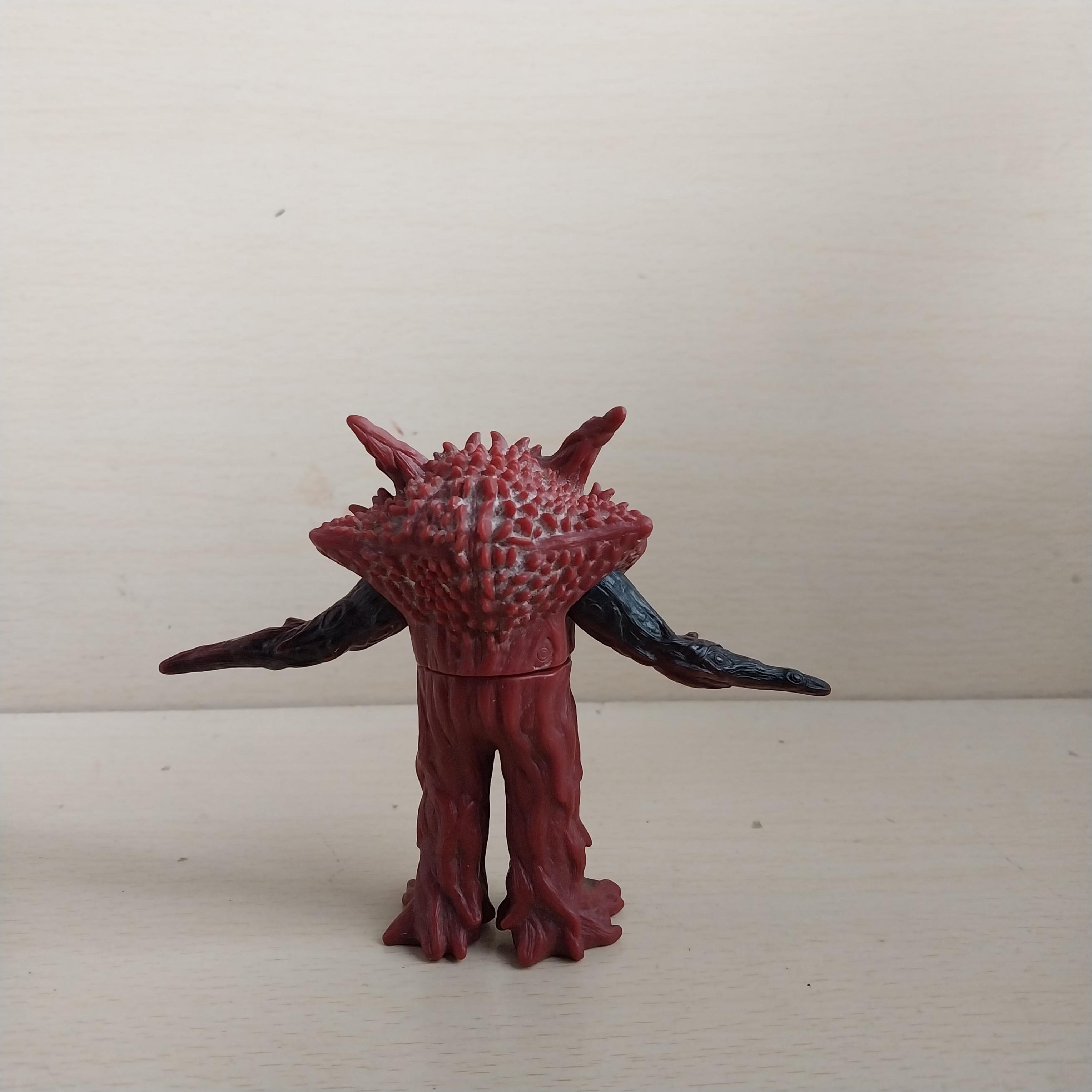 มีหลายภาพ ซอฟ 4 นิ้ว สัตว์ประหลาด กันคิว (GUN Q) ศัตรูของ อุลตร้าแมนไกอา สภาพดี มีรอยบ้าง