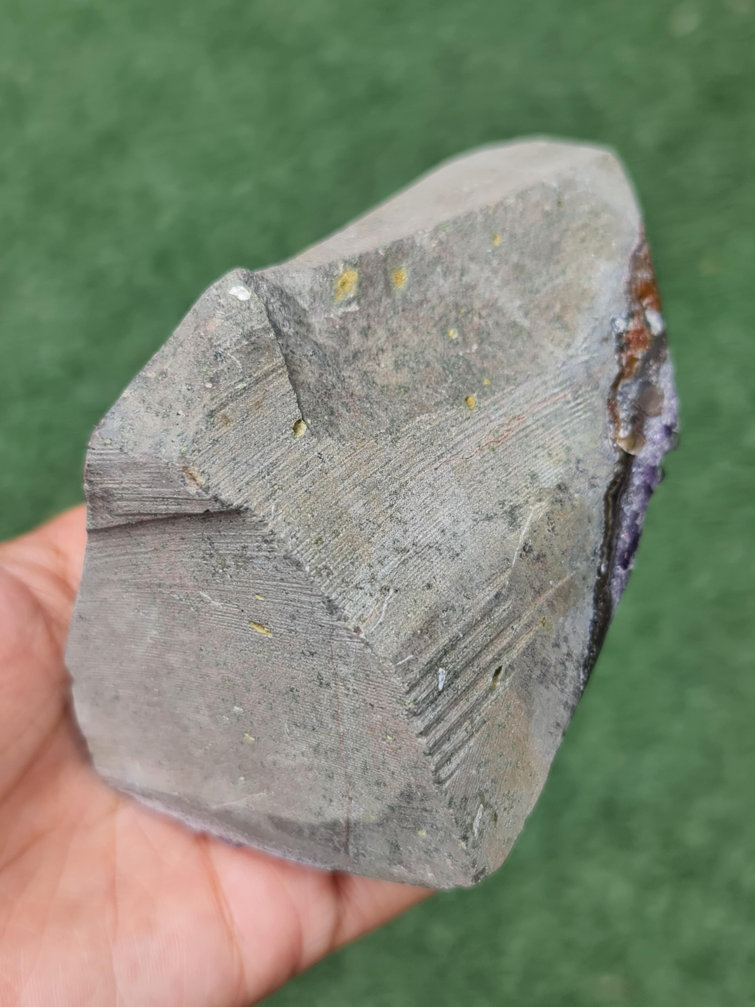 ก้อน ผลึก อเมทิส จีโอด Amethyst Geode 476 กรัม (grams.) พลอยแท้ อัญมณีมงคลประจําวันเกิด เครื่องประดับพลอย