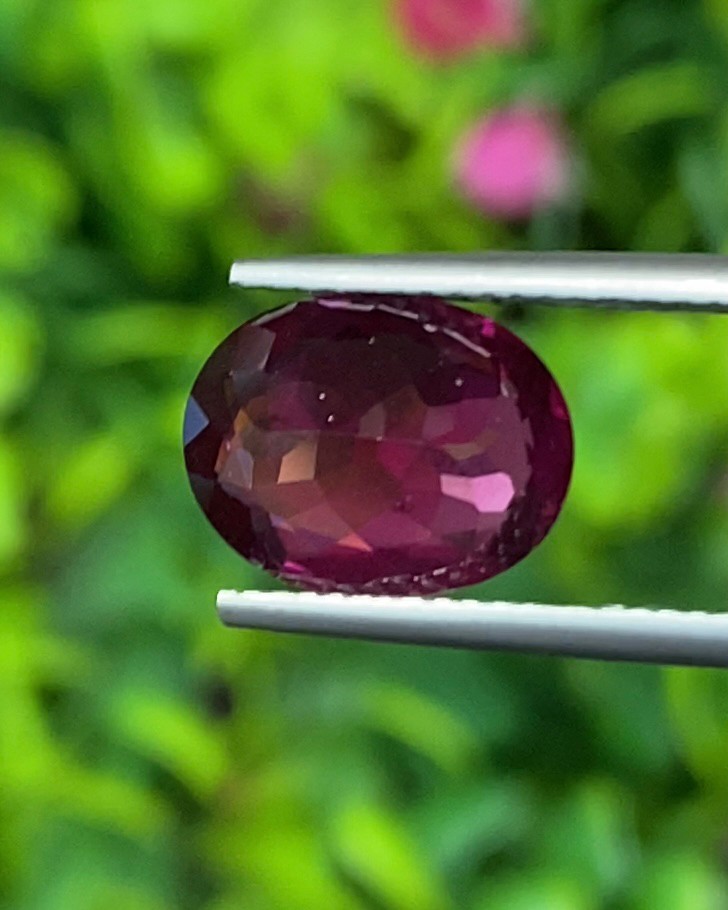พลอย โรโดไลต์ กาเน็ท Rhodolite Garnet 4.025 กะรัต Cts.พลอยแท้ อัญมณีมงคลประจําวันเกิด เครื่องประดับพลอย
