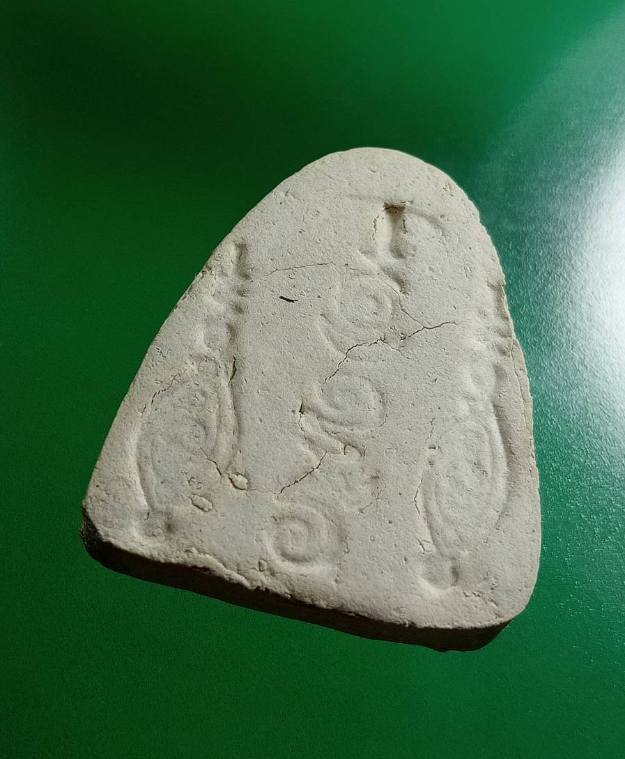 ผ2993 พระปิดตา หลังยันต์พระจันทร์เสี้ยว ไม่ทราบที่