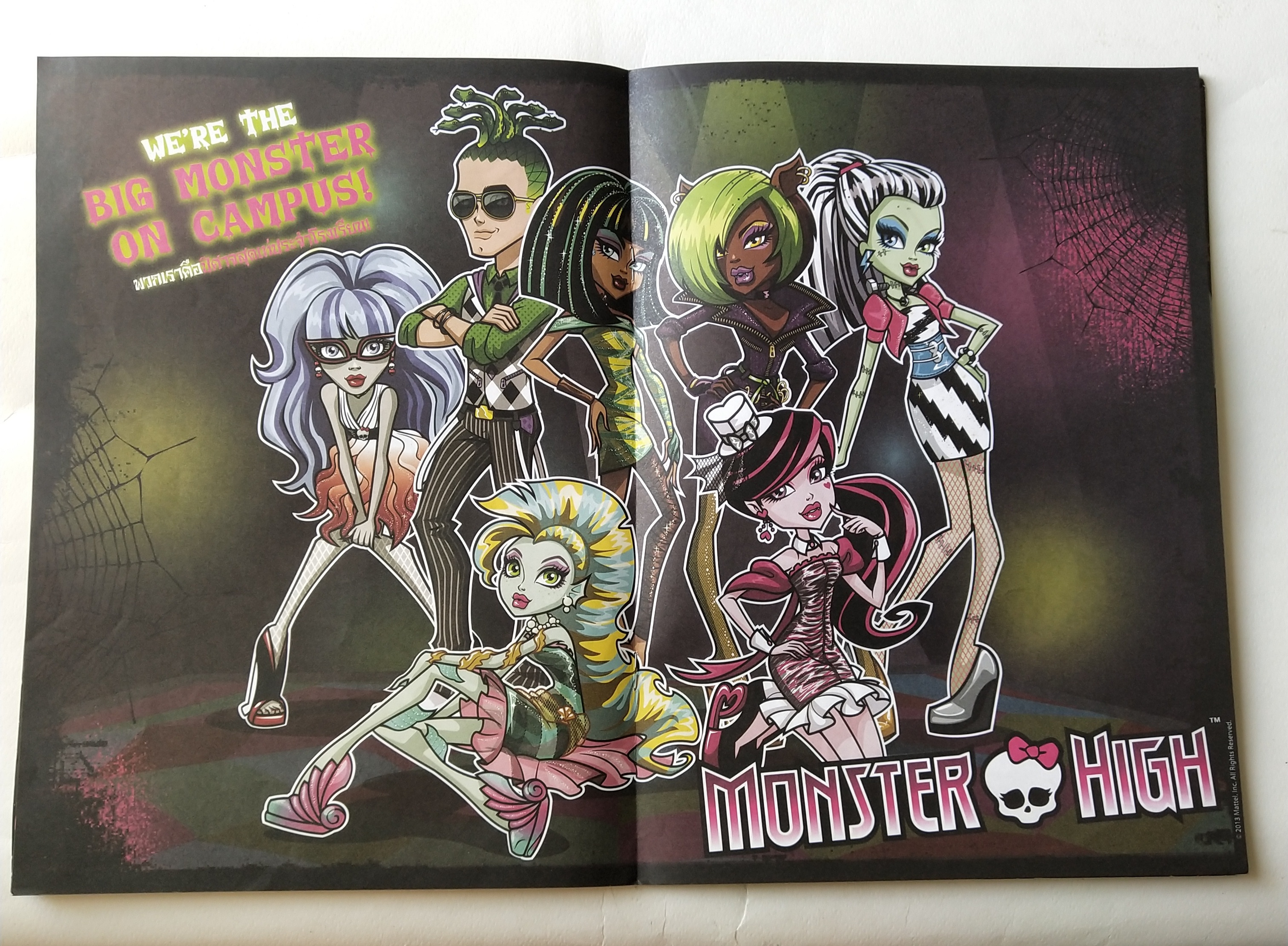 นิตยสาร Monster High ฉบับที่ 02 ปี 2556 *** สันปกด้านล่างมีตำหนิตามภาพ สวยซะมั่นใจสไตล์ Monster นิตยสารภาพสีผสมพร้อมภาพ Monster High โปสเตอร์ และการ์ตูน