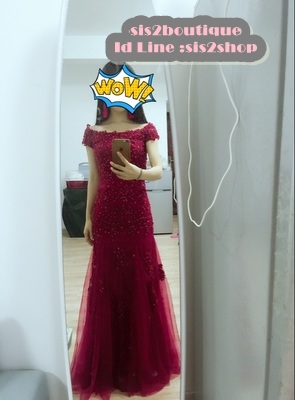 Pre-order ชุดแฟนซี ชุดเจ้าสาว ชุดราตรี สีไวน์แดง ปาดไหล่ ผ้าลูกไม้ เชือกผูกหลัง